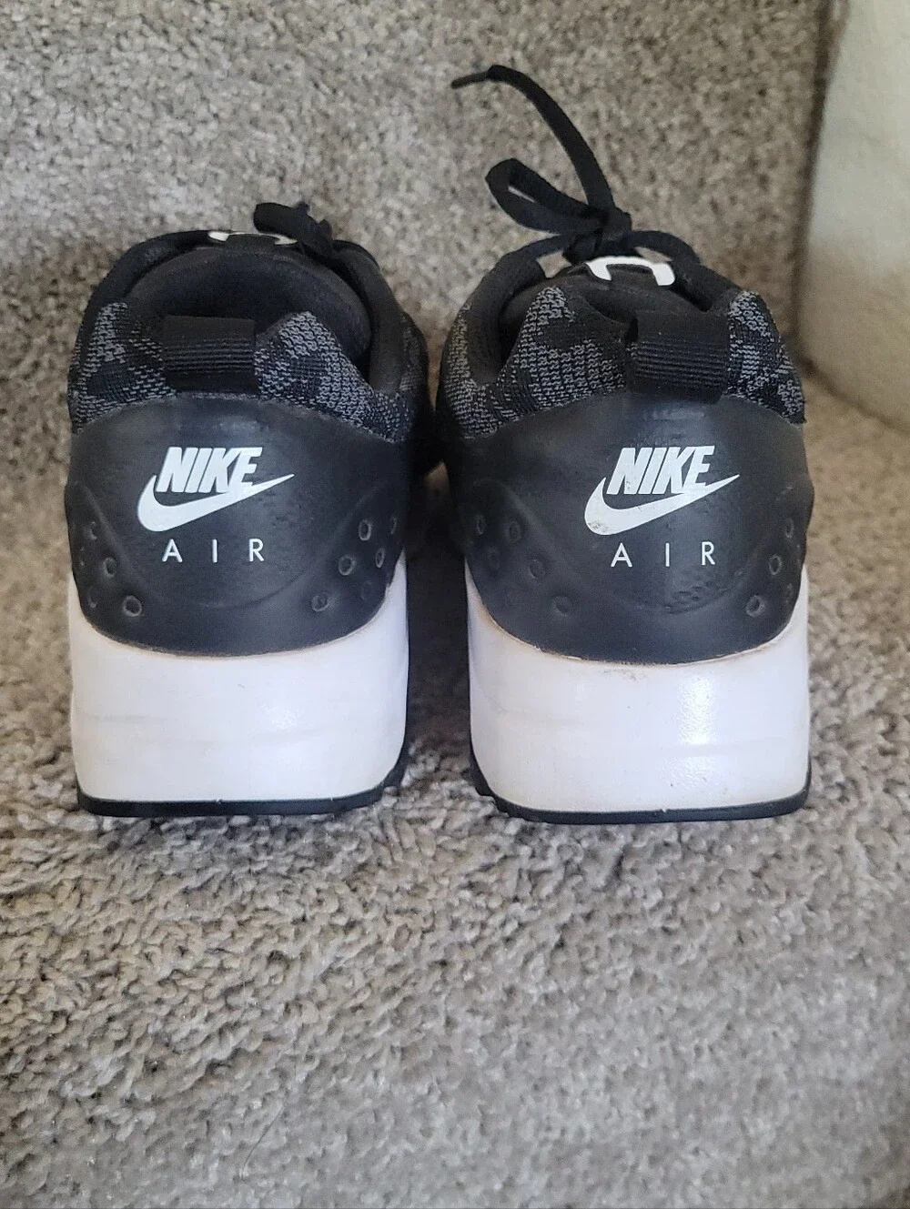 Nike Women's Air Max Motion LW ENG sneakers Size 6.5